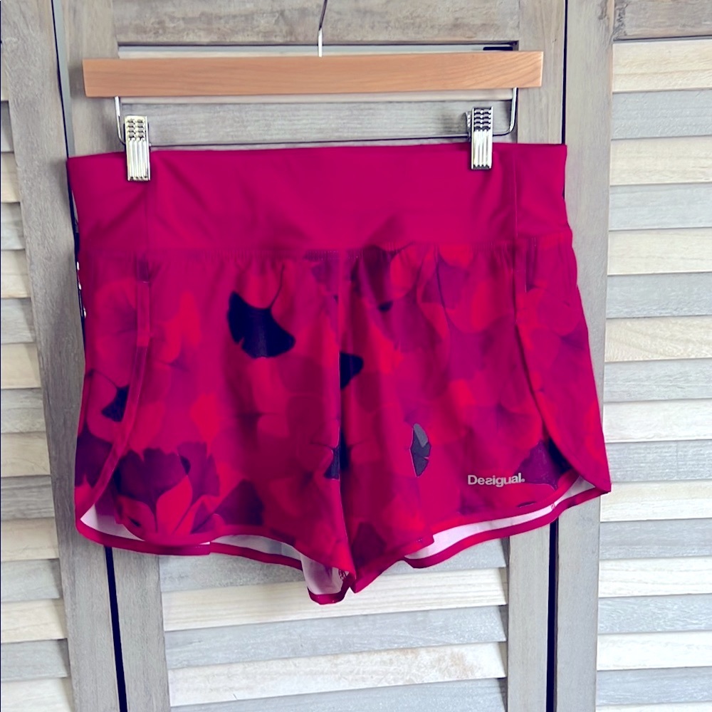 Desigual Women's Floral pink Shorts